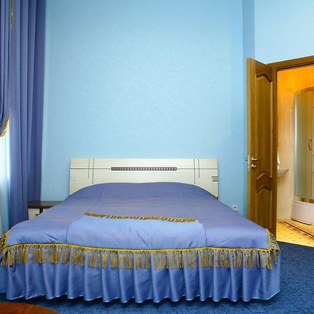 Jaguar Hotel Nikolayev Bagian luar foto