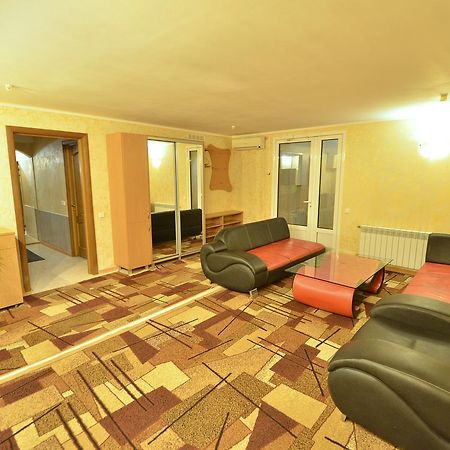 Jaguar Hotel Nikolayev Bagian luar foto